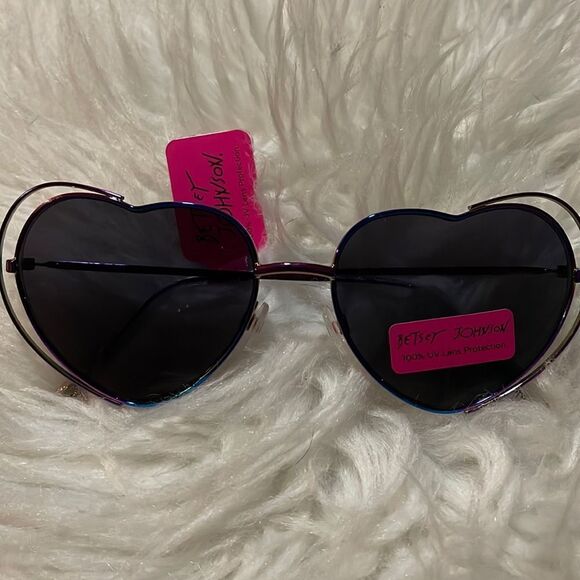 Betsey Johnson sunglasses - Picture 1 of 6